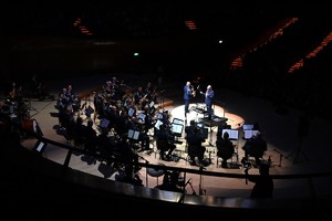 Zdjęcie przedstawia orkiestrę