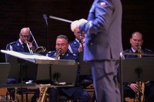 Na zdjęciu widać orkiestrę