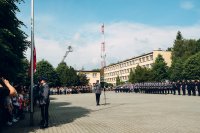 Uroczysta zbiórka na placu apelowym, przemarsz pocztu flagowego