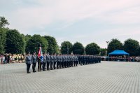 Uroczysta zbiórka na placu apelowym, kompania honorowa i słuchacze