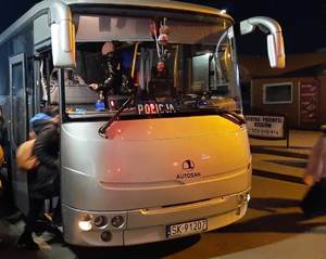 Autobus Szkoły Policji w Katowicach transportujący ludzi z Ukrainy.