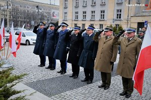 Uroczystość pod pomnikiem