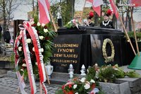 Uroczystość pod pomnikiem