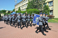 Kompania honorowa zmierza w kierunku placu apelowego